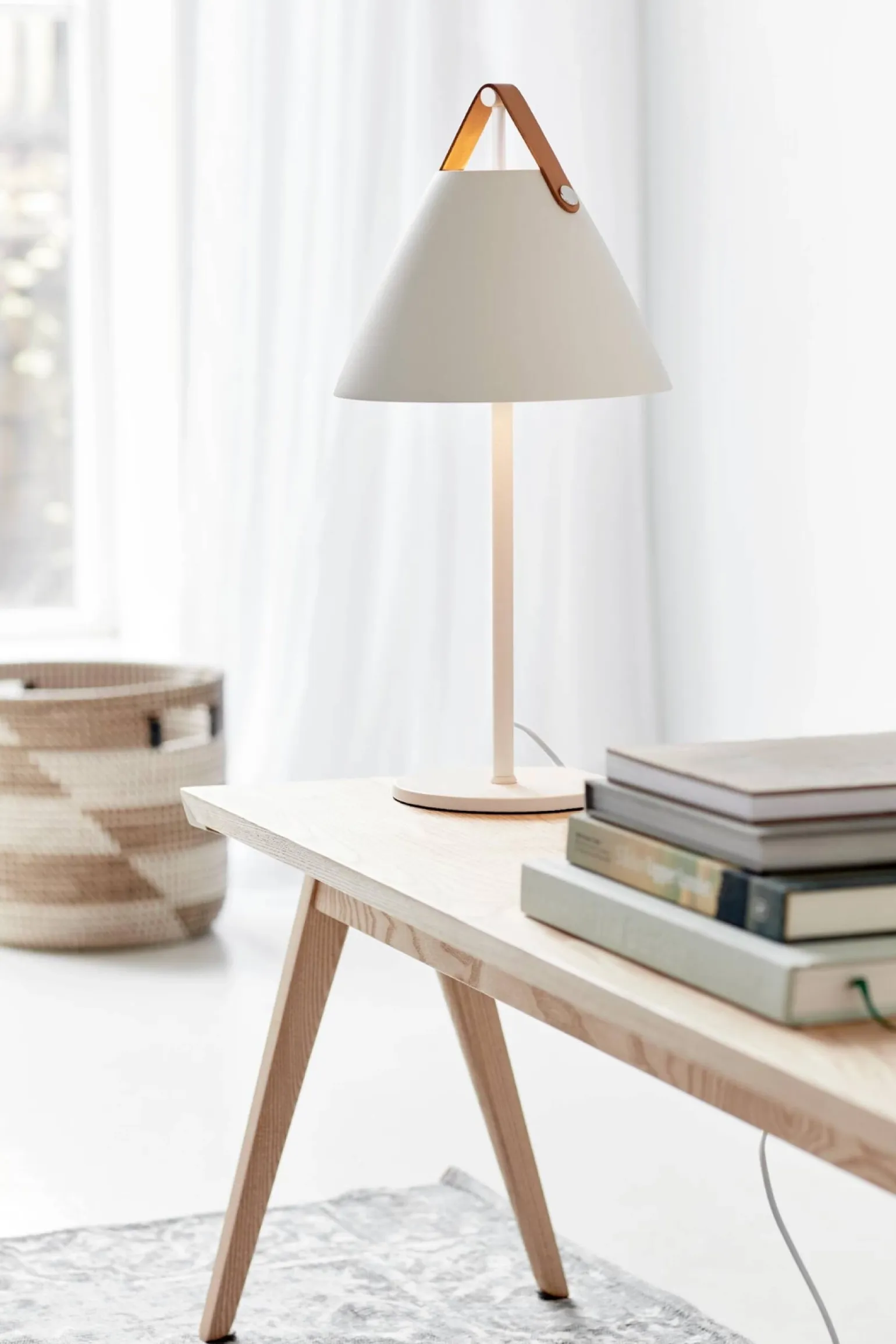 Biała lampa stołowa STRAP Nordlux E27 40W Metal