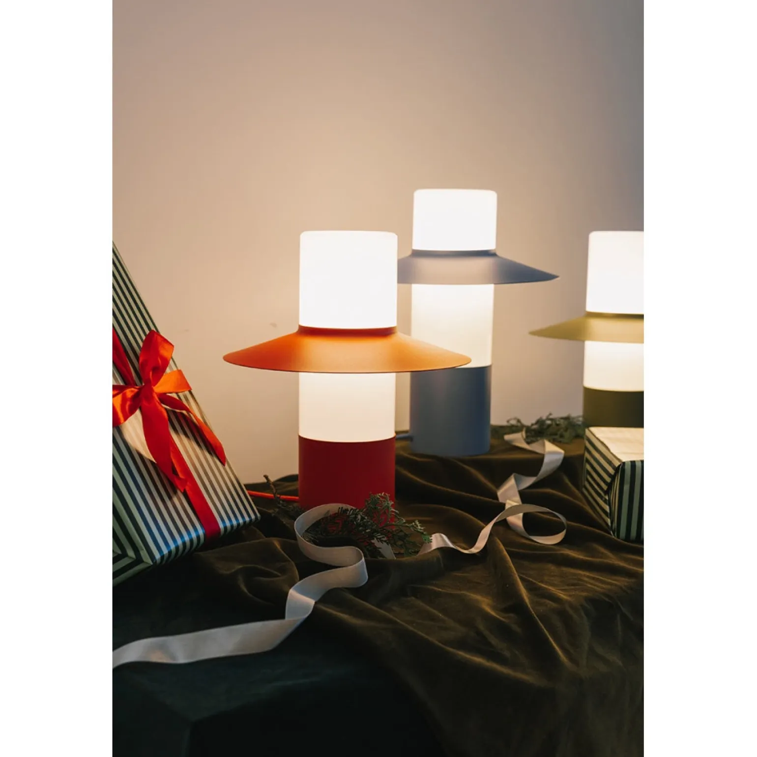 CAPONIO ST czerwonopomarańczowa lampa stołowa (CPS11212P1) - Ummo