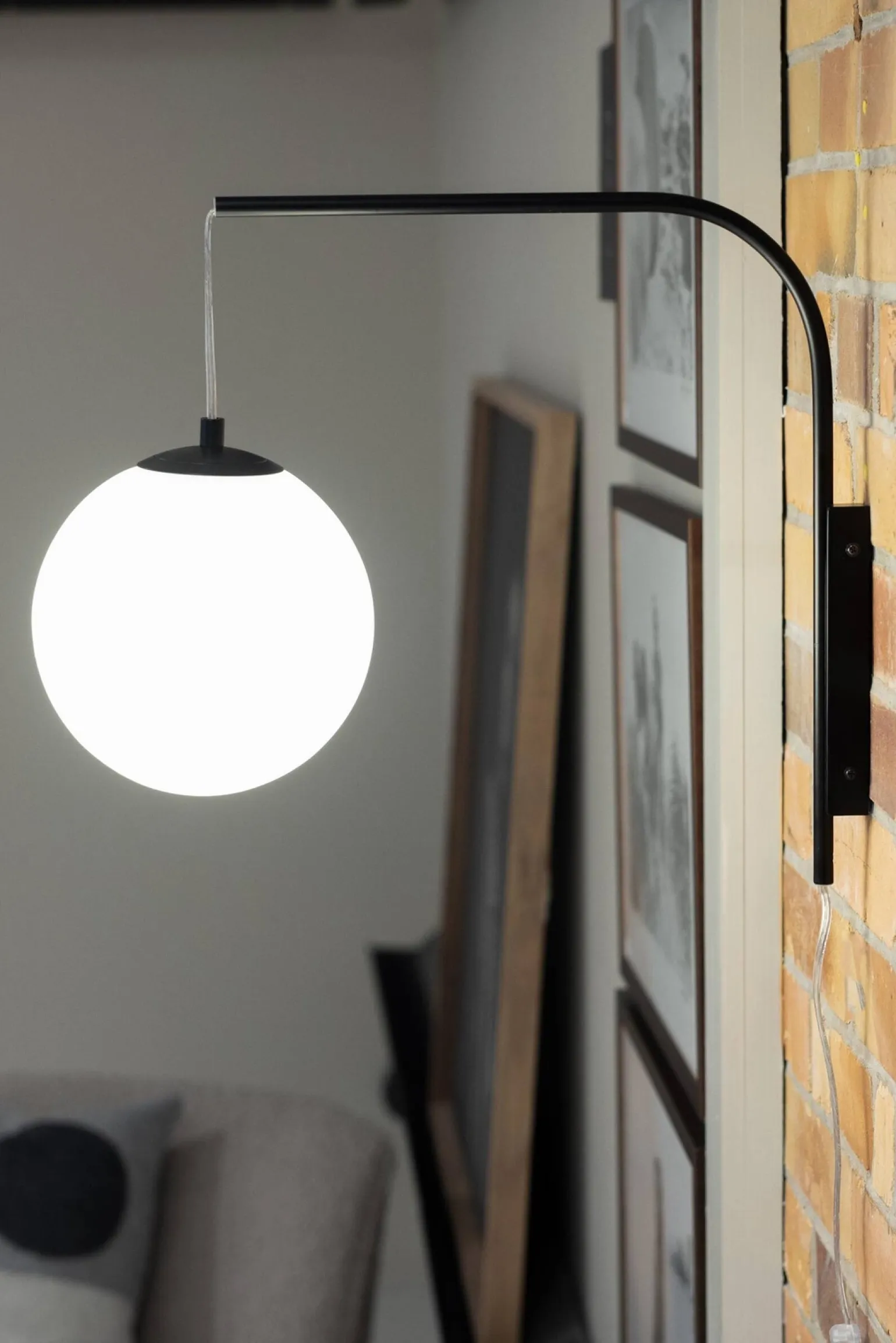 DIONE Wall 1L White/Black (108420) Markslojd