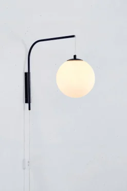 DIONE Wall 1L White/Black (108420) Markslojd