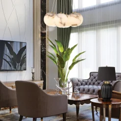 Duża alabastrowa lampa wisząca Kepler - 7 źródeł światła - Szczotkowane złoto (QN-KEPLER-7P-BG) - Quintiesse