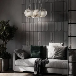 Duża alabastrowa lampa wisząca Kepler - 7 źródeł światła - Szczotkowane złoto (QN-KEPLER-7P-BG) - Quintiesse