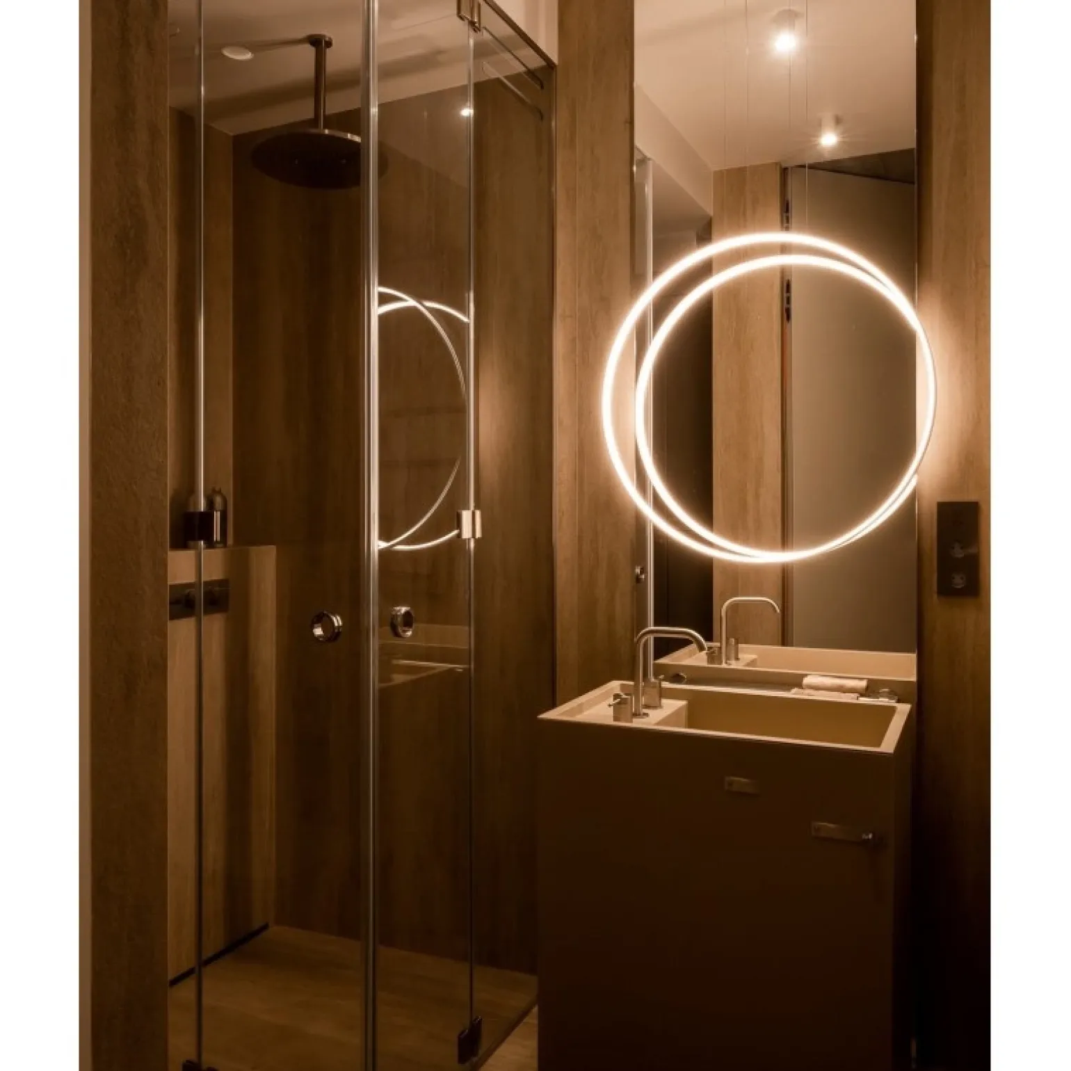 ECHO VERTICAL 180 Żyrandol jasny złoty 4000K (66431) - Ramko