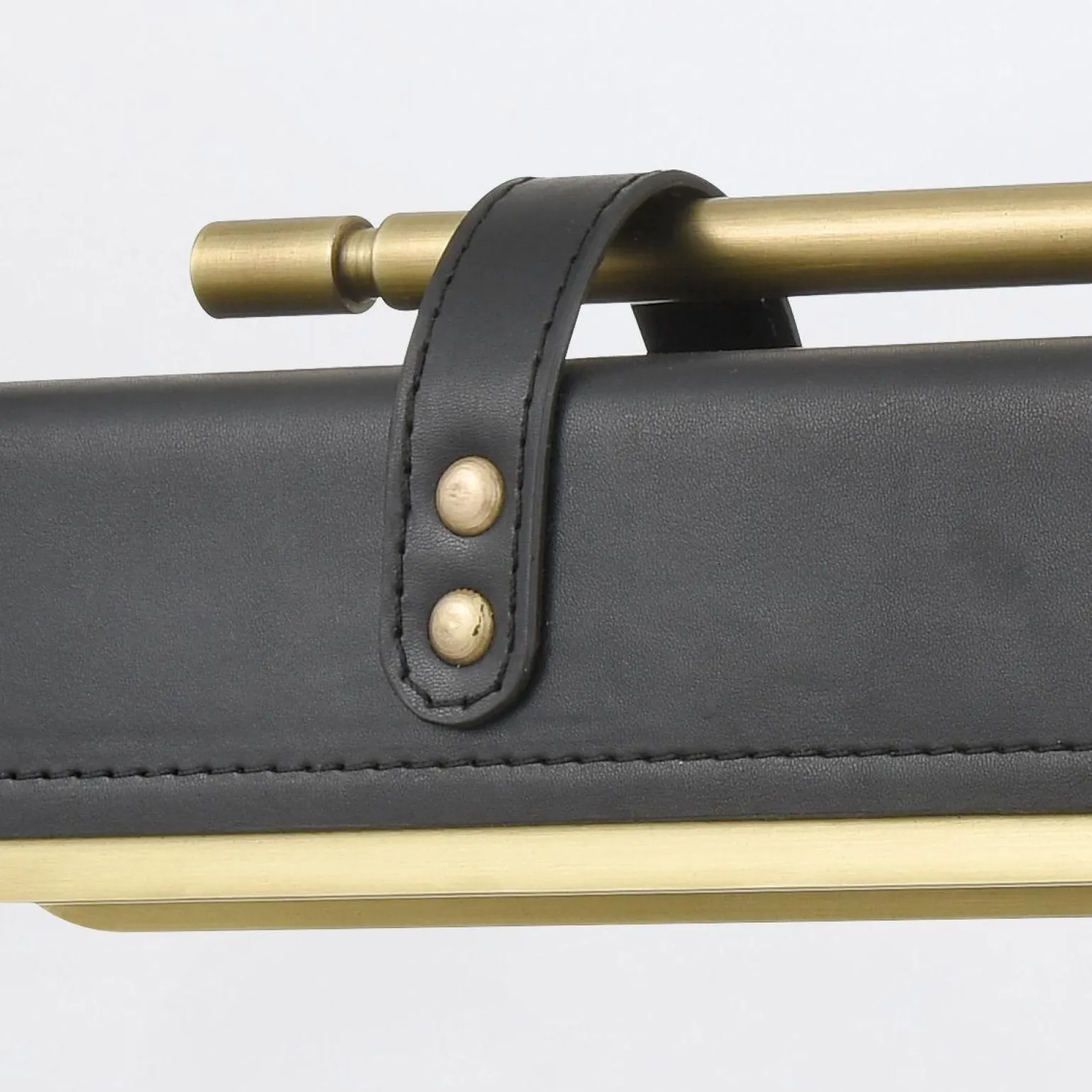 Ekskluzywny kinkiet Valise - Vintage mosiądz, skóra smokingowa (QN-VALISE-W-VBS-TL) - Quintiesse