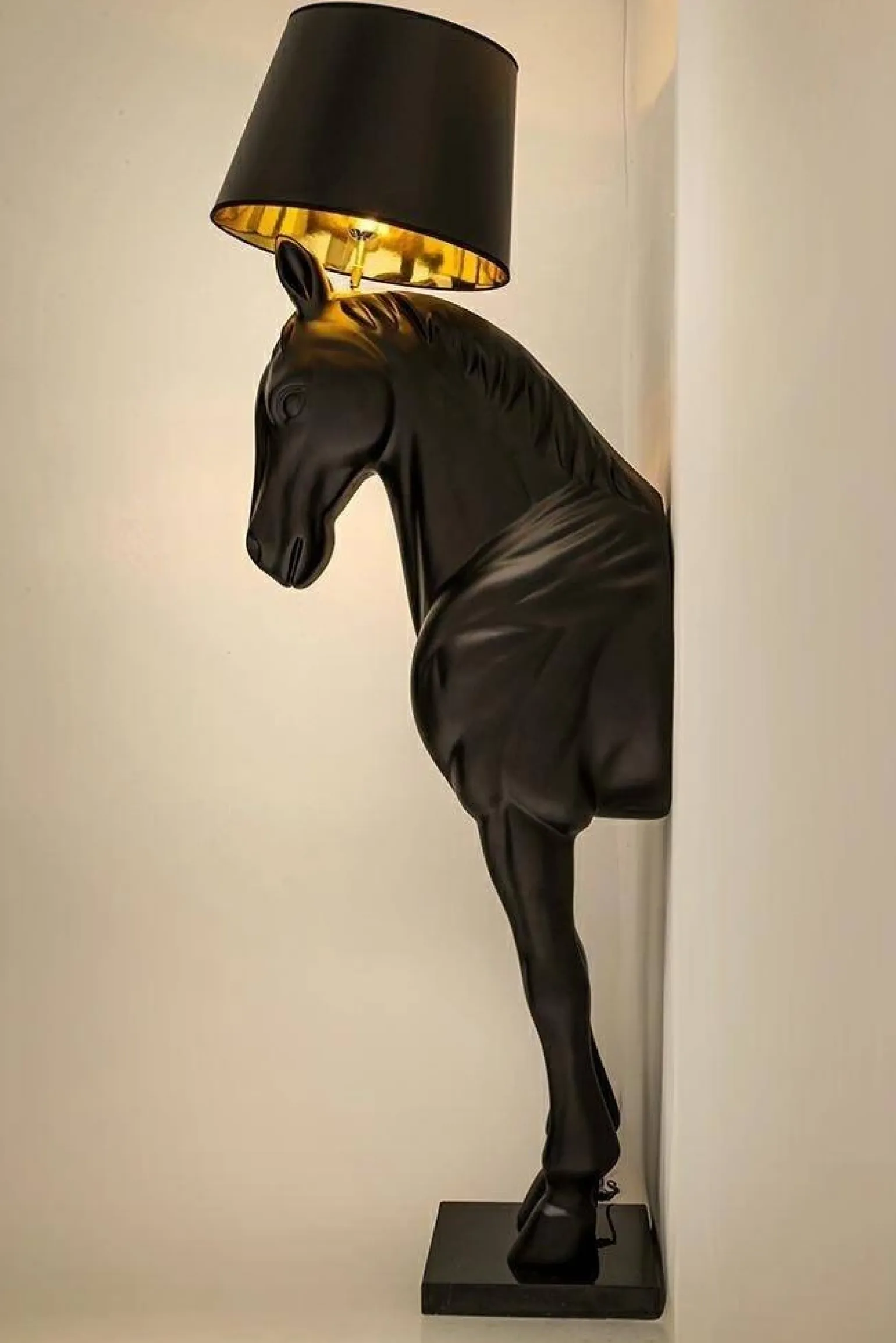 Lampa podłogowa KOŃ HORSE STAND M czarna - włókno szklane (JB001L) - King Home