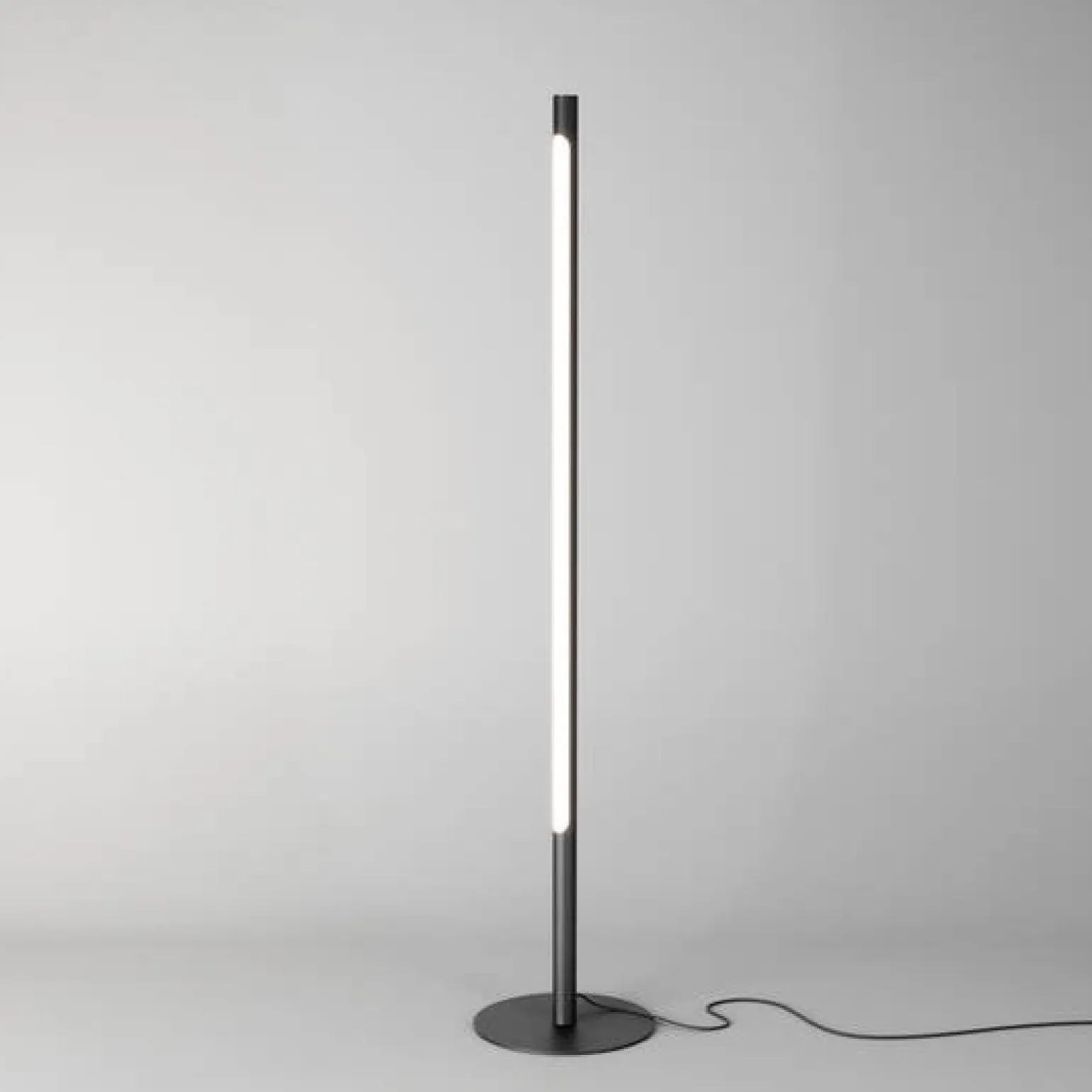 Lampa podłogowa THIN TUBE LED czarna (26551-L940-D9-00-12) - Aqform