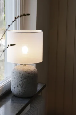 Lampa stołowa z abażurem MONTAGNA 45cm Grey/Offwhite (108862) Markslojd