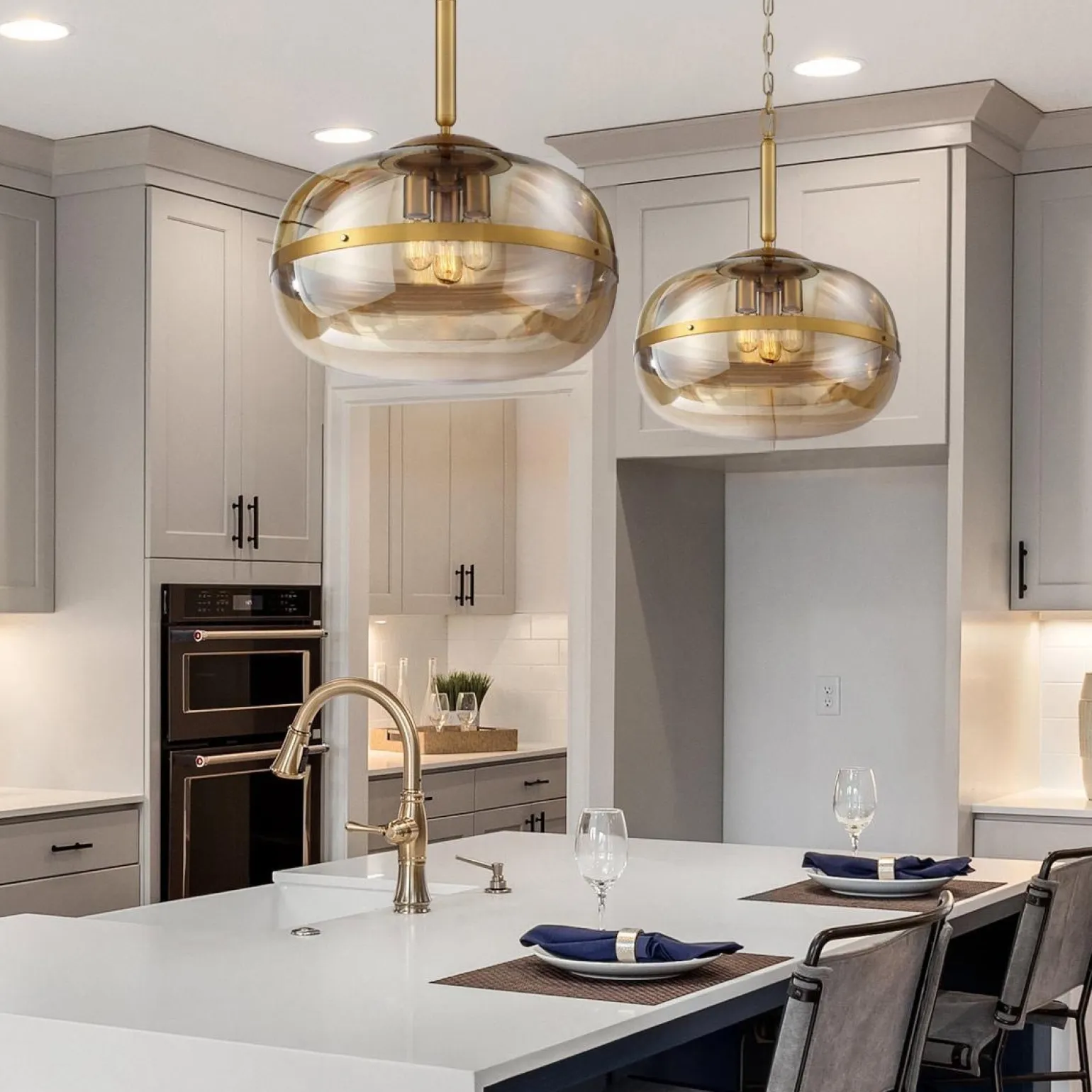 Lampa wisząca Nottingham - 3 źródła światła - Antyczny mosiądz (QN-NOTTINGHAM-3P-AB) - Quintiesse