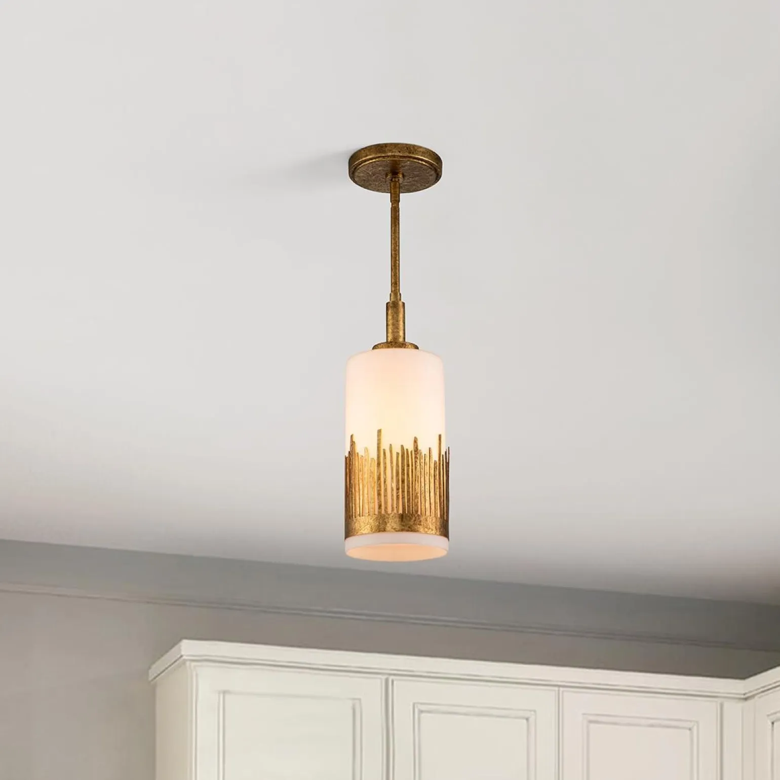 Lampa wisząca Sawgrass - 1 źródło światła - Płatkowe złoto (QN-SAWGRASS-MP-DG-O) - Quintiesse