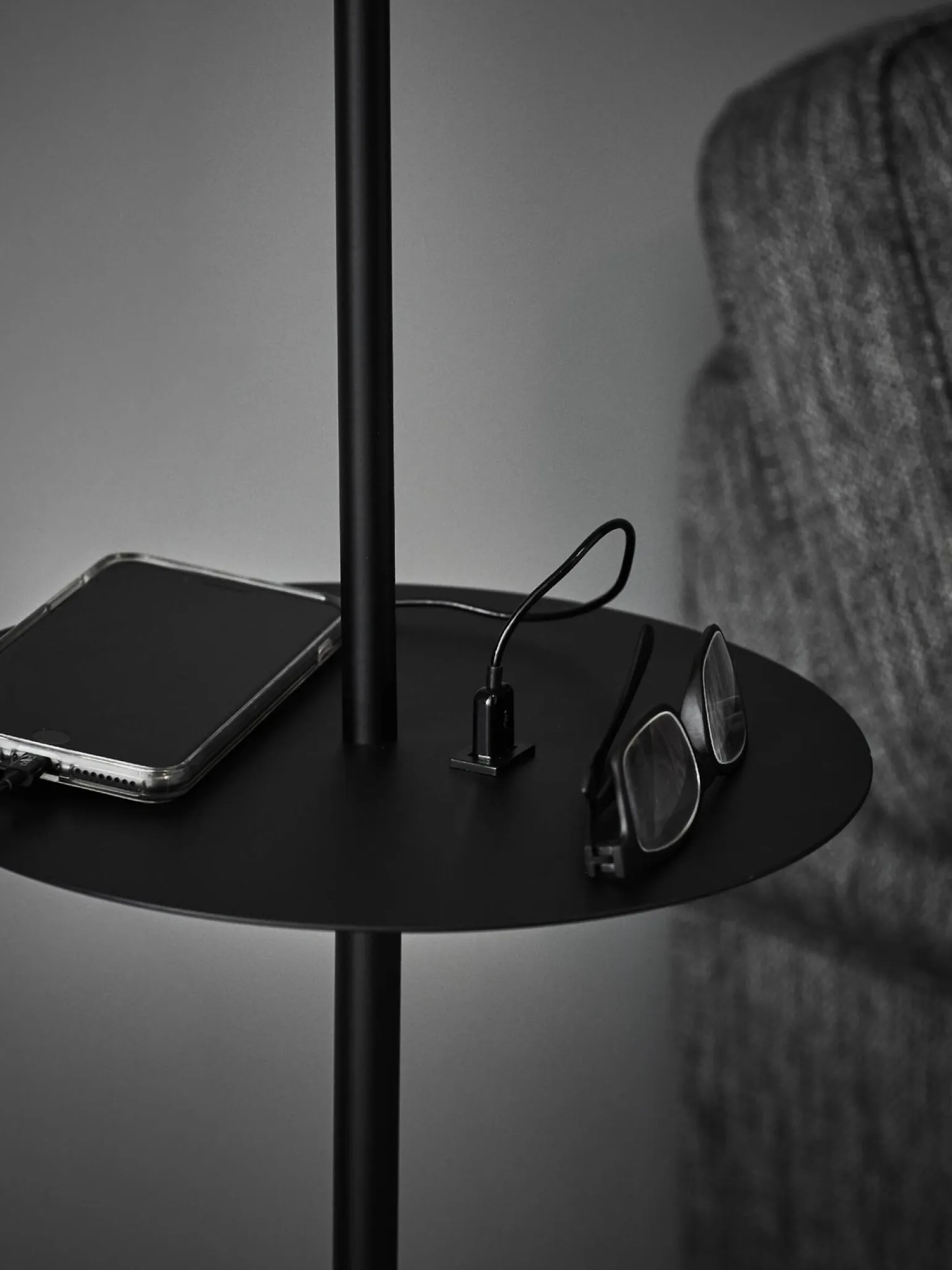 LINEAR Podłogowa 1L USB Czarna