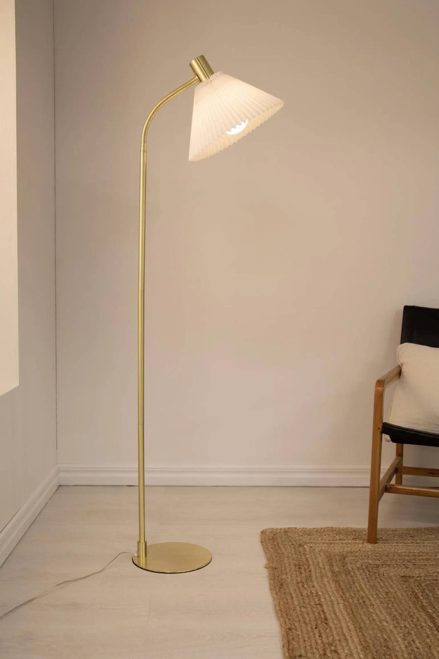 MIRA Floor 1L Brushed Brass/White (108569) Markslojd