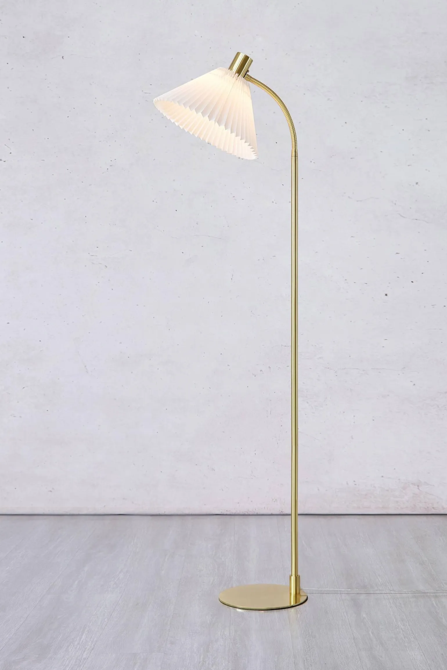 MIRA Floor 1L Brushed Brass/White (108569) Markslojd