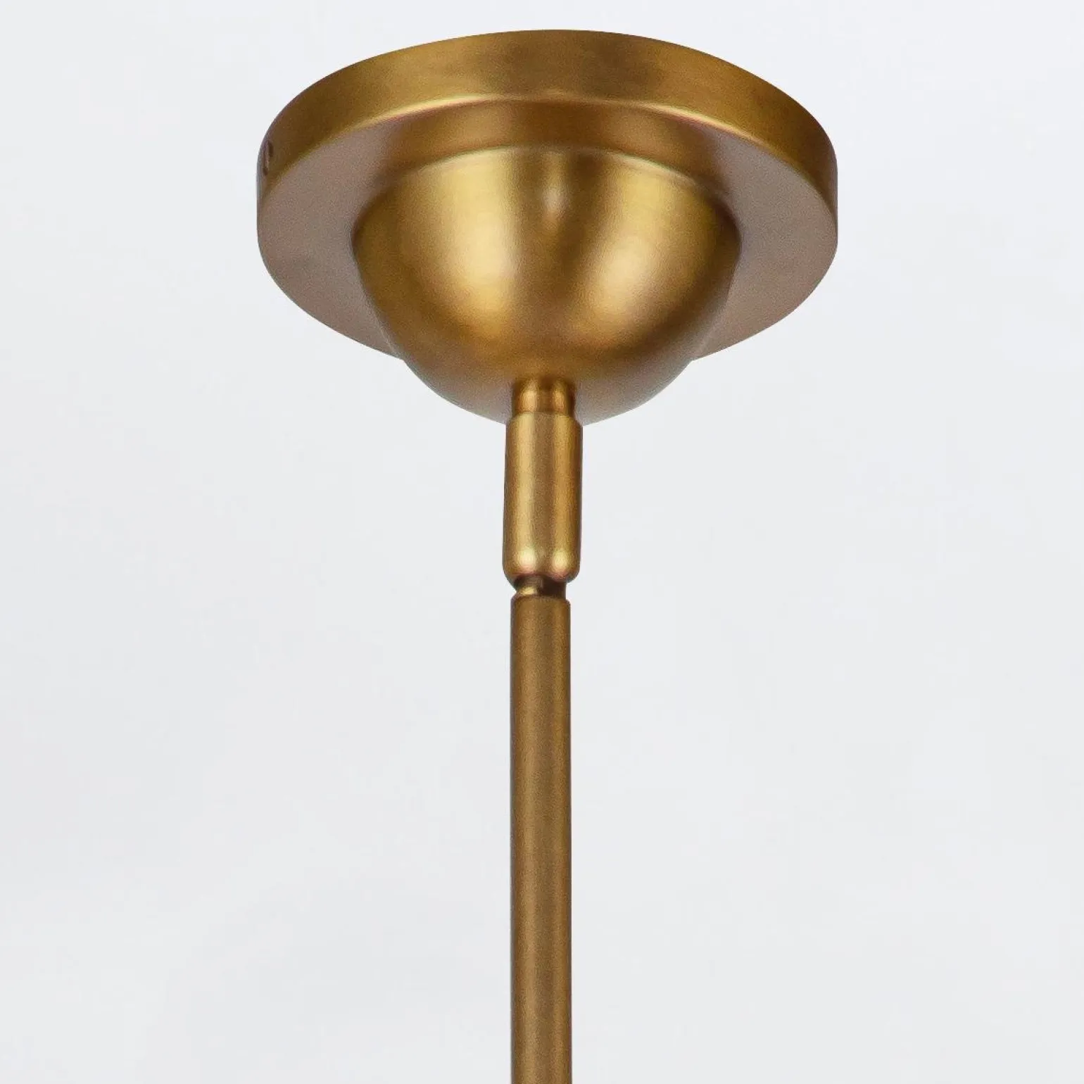 Pojedyncza lampa nad stół Doral Matowa biel, vintage mosiądz (QN-DORAL-P-M-WHT) - Quintiesse