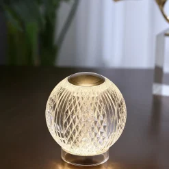 Przenośna lampa stołowa ładowana USB LED Marni - Naturalny mosiądz (QN-MARNI-TL-S-NBR) - Quintiesse