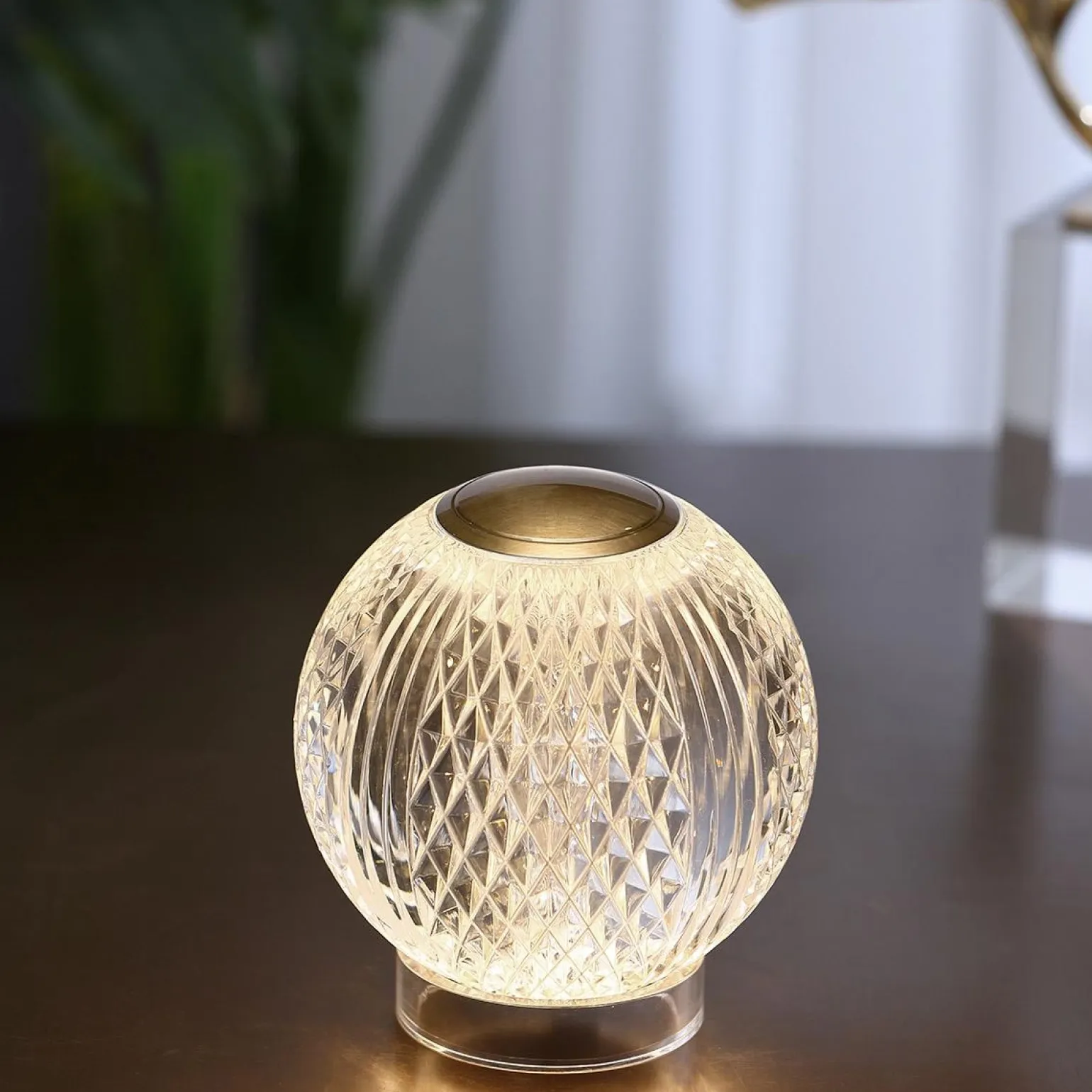 Przenośna lampa stołowa ładowana USB LED Marni - Naturalny mosiądz (QN-MARNI-TL-S-NBR) - Quintiesse